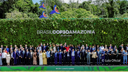 Official photo of participants at COP30 by Lula Oficial