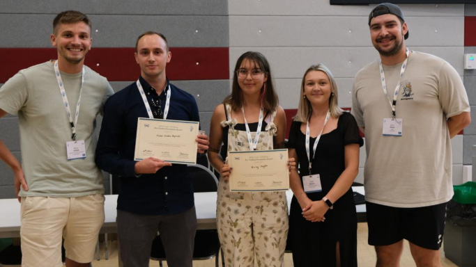 Mihai Ovidiu Degeratu receiving prize for best platform presentation and Charley Clayton for best poster presentation