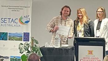 Gwilym Price receiving the Chris Lee Metals Award at the SETAC Australasia 2025 meeting